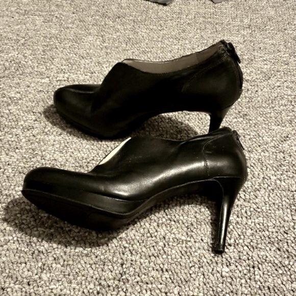 Nine West black bootie, leather, size 8.5 - Picture 3 of 6